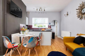 Delven House, Apartment 1 - Self Check-in, Self-Catering Serviced Apartment for East Midlands Airport